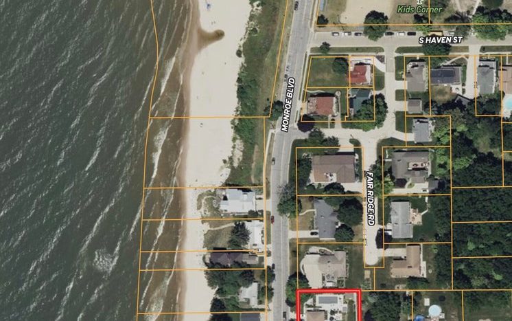 5 bedroom home across from Lake Michigan
