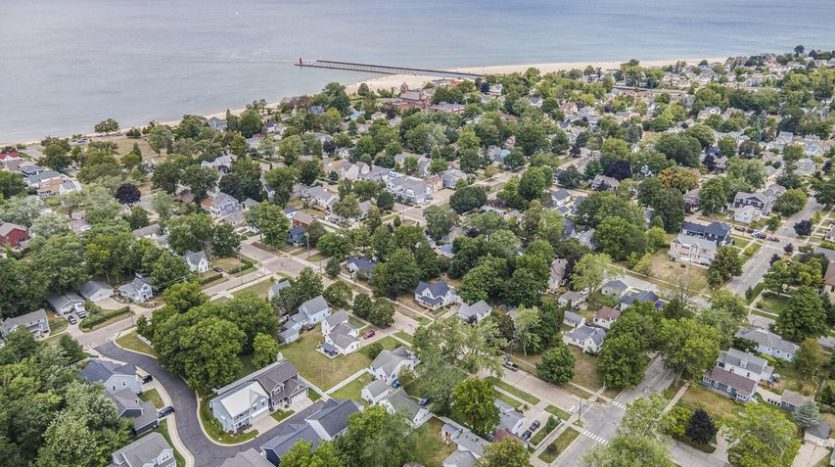 Michigan Lake Homes