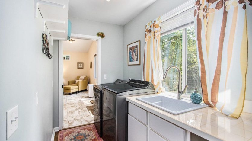 Suzy Glomski lake home Realtor