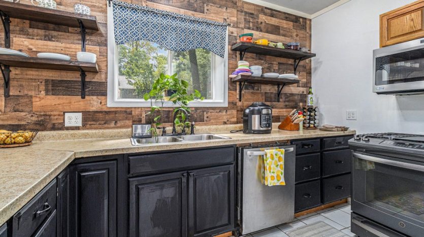 4 bedroom home in Paw Paw