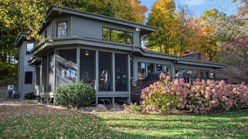 4 bedroom home on north end of Gull Lake