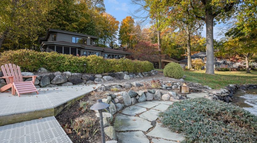 4 bedroom home with 92 feet lake frontage