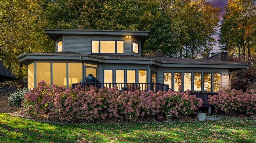 4 bedroom Gull Lake home for sale