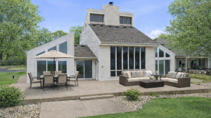 unique lakefront home on all-sports Indian Lake