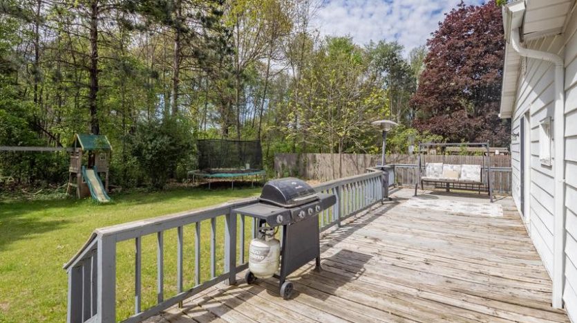 Suzy Glomski lake home Realtor
